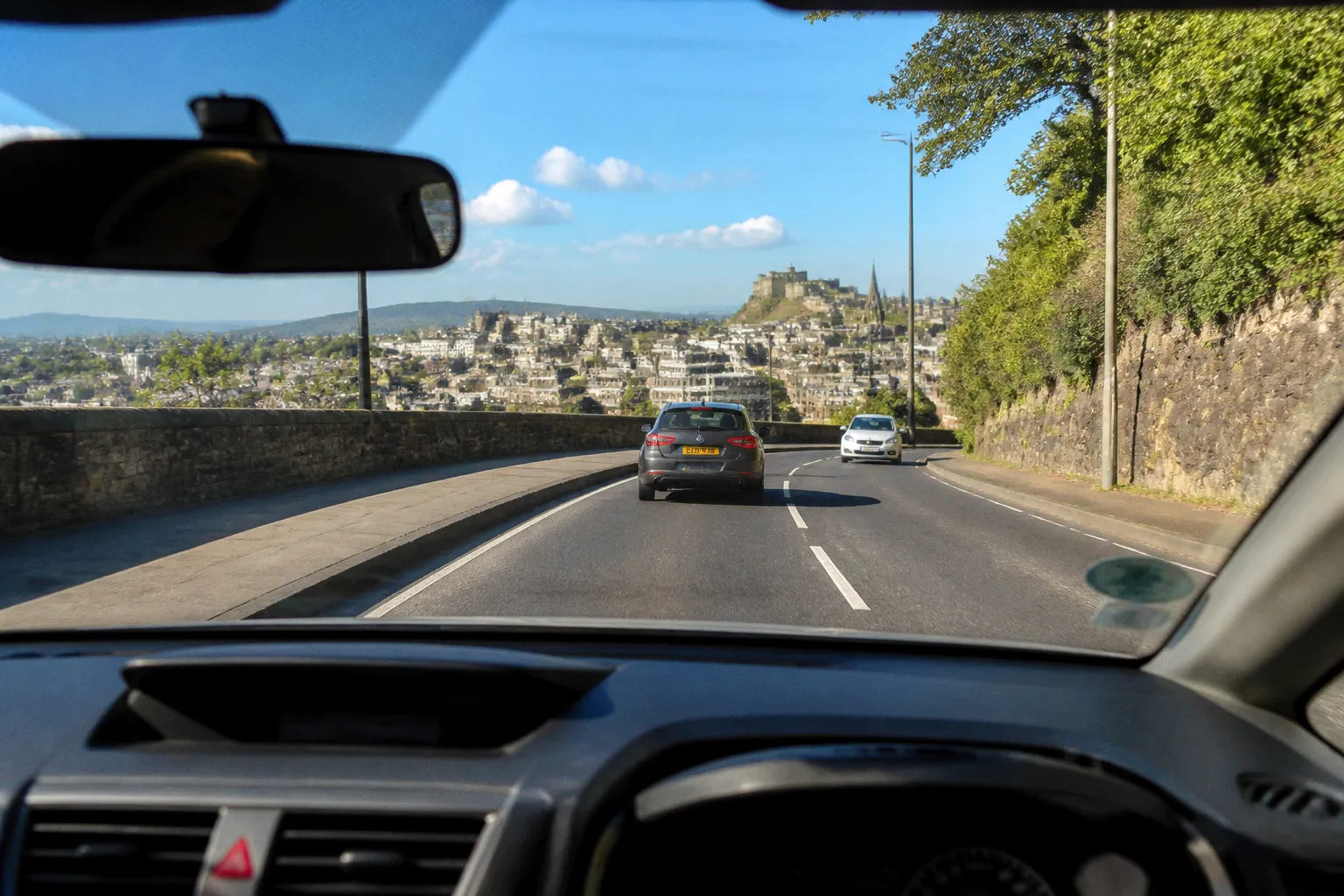 Location de voiture à Édimbourg : guide pratique et conseils